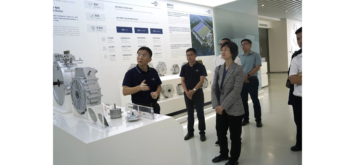 工信部消费品工业司副司长郑艳等一行领导莅临盘毂参观考察