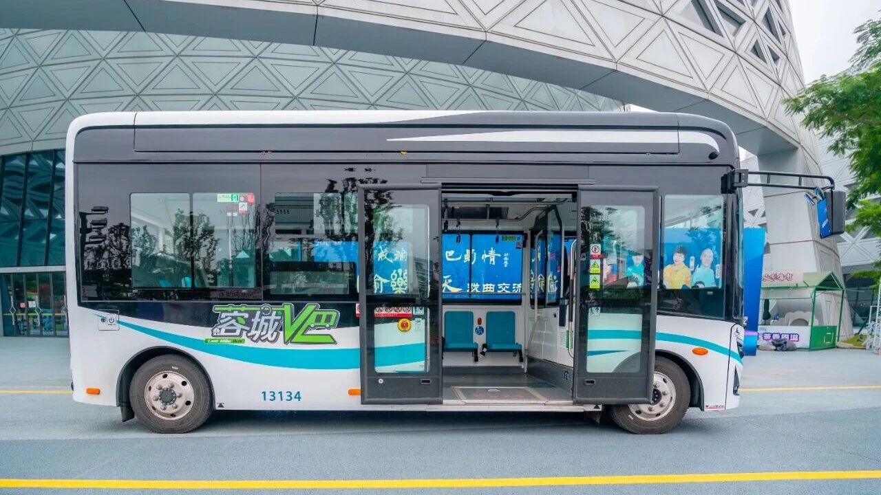 对接“全龄友好”,诠释“幸福出行”,280台“地铁巴士”成都上线 对接“全龄友好”,诠释“幸福出行”,280台“地铁巴士”成都上线