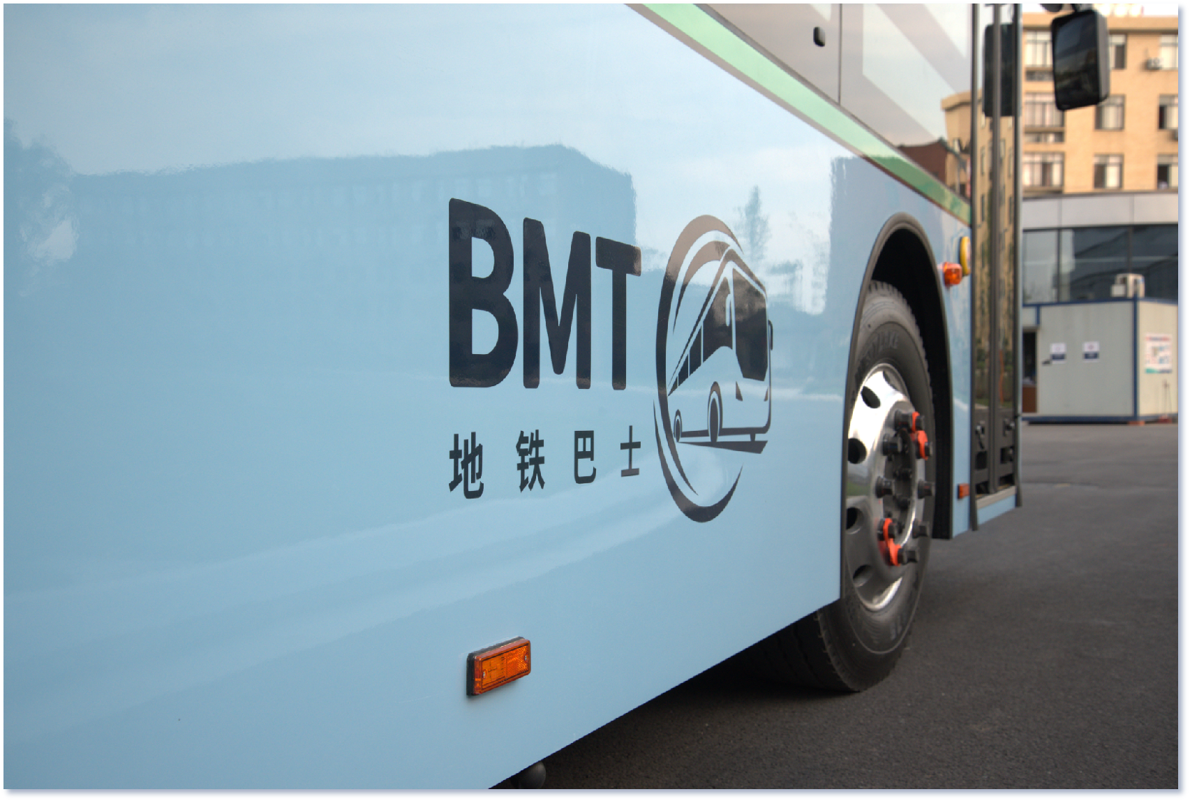 聚焦适老化与公交运力提升价值——“地铁巴士”在2025年公交年会上备受瞩目 聚焦适老化与公交运力提升价值——“地铁巴士”在2025年公交年会上备受瞩目