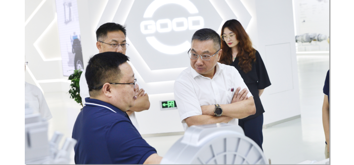上海新动力总经理徐秋华等一行调研盘毂
