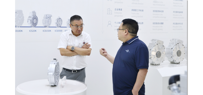 上海新动力总经理徐秋华等一行调研盘毂