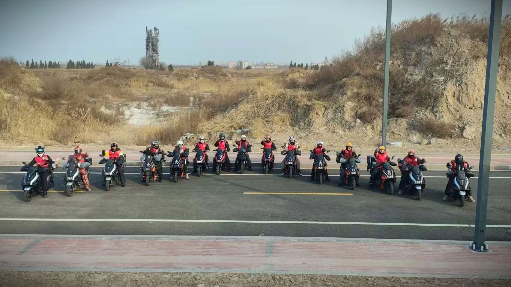 动力拉满，劲擎狂飙 | 追光威龙 T100 实测大捷，盘毂侧挂电驱超燃发力