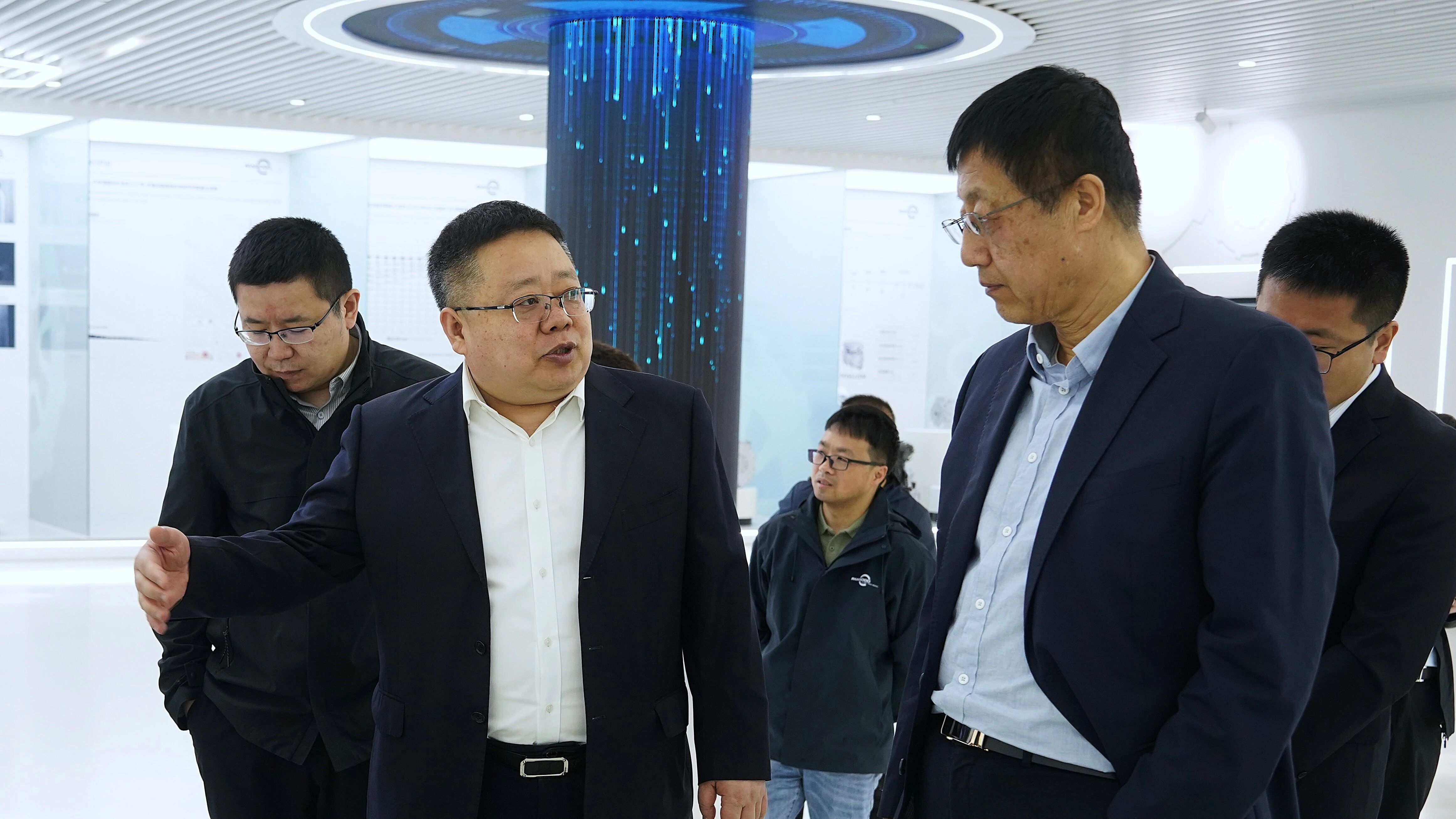 金风科技党委书记、董事长兼总工程师武钢一行莅临盘毂考察交流