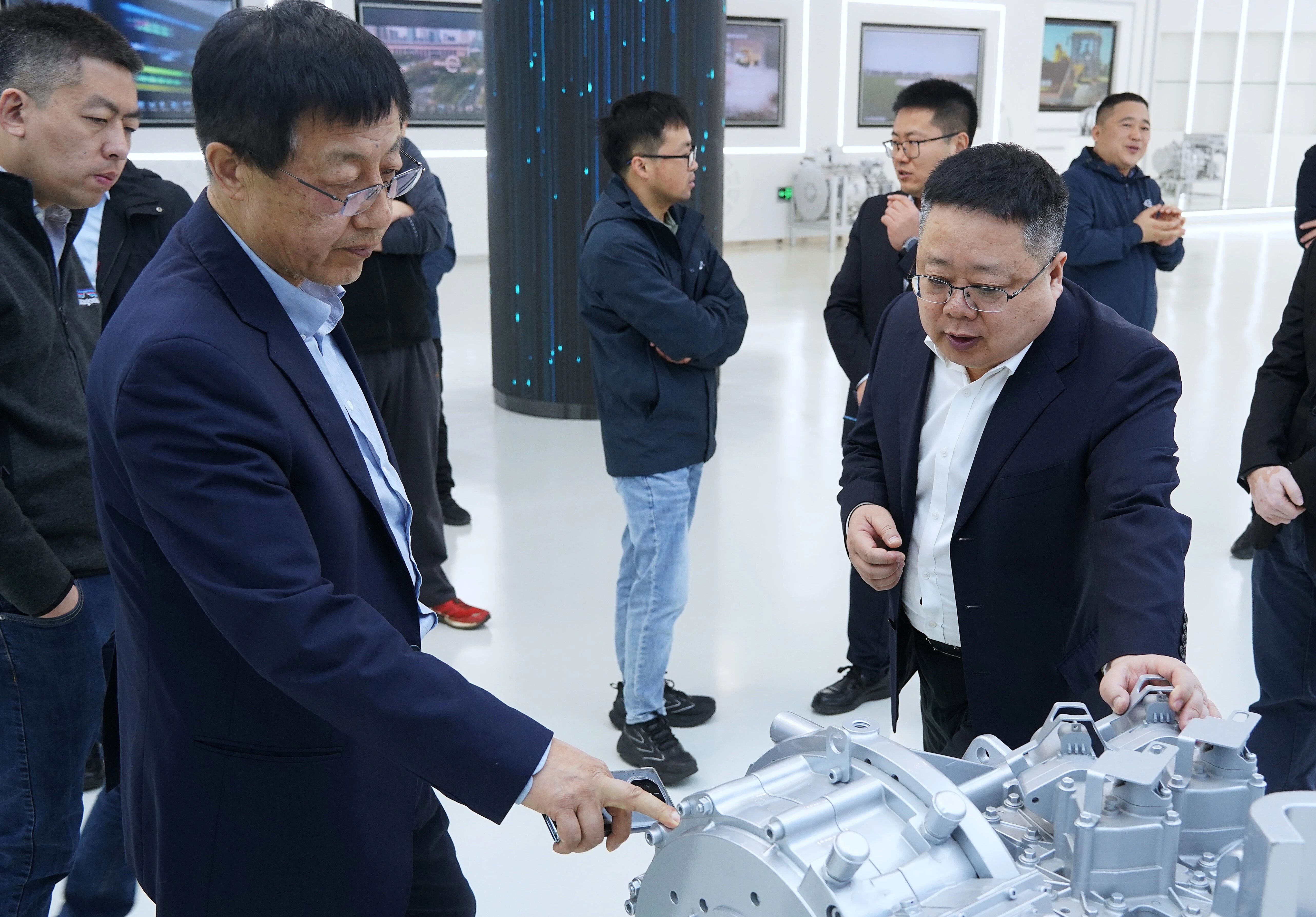 金风科技党委书记、董事长兼总工程师武钢一行莅临盘毂考察交流