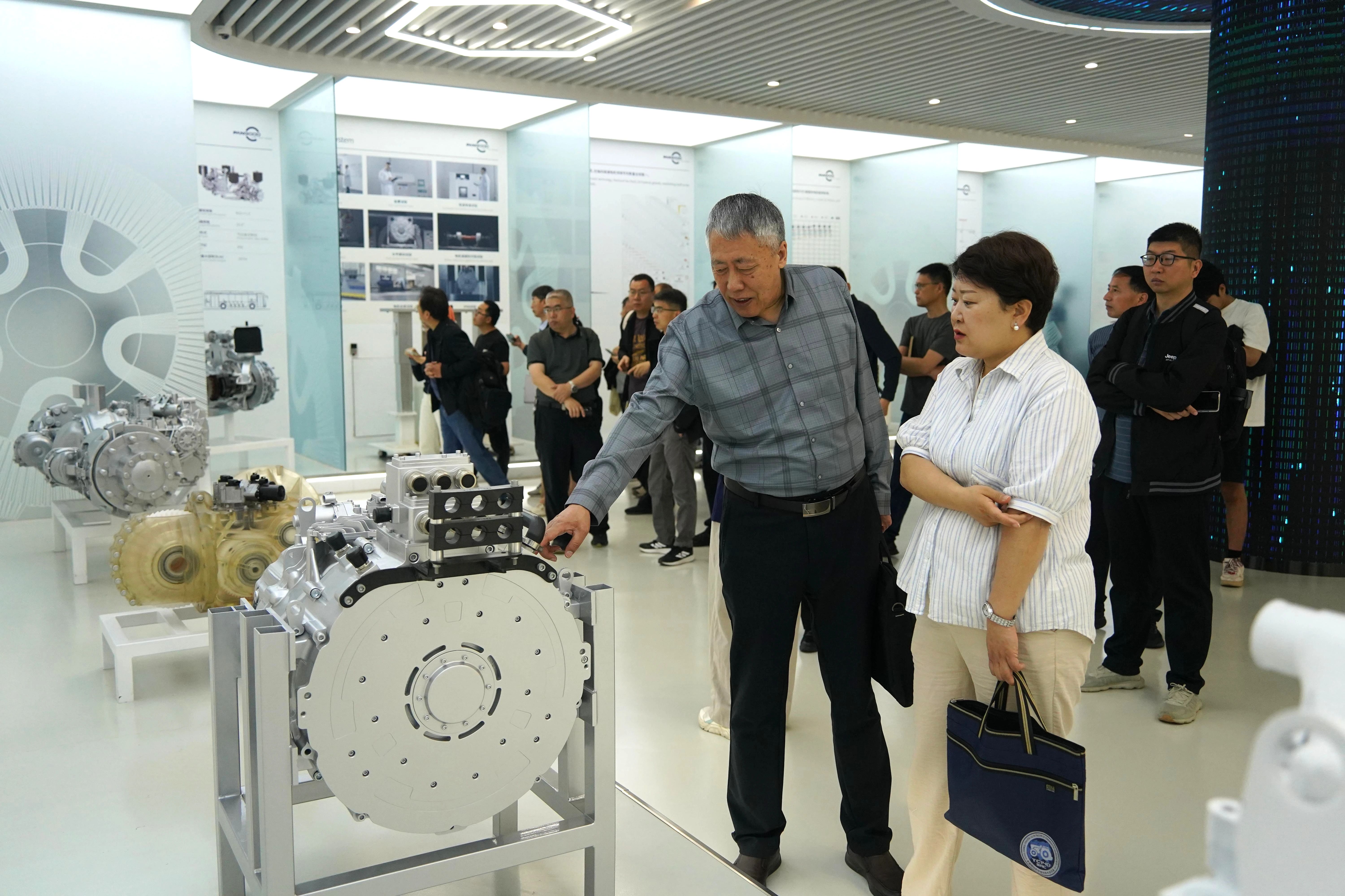 盘毂承办全国性农机标准研讨会 助力混合动力拖拉机产业规范化转型