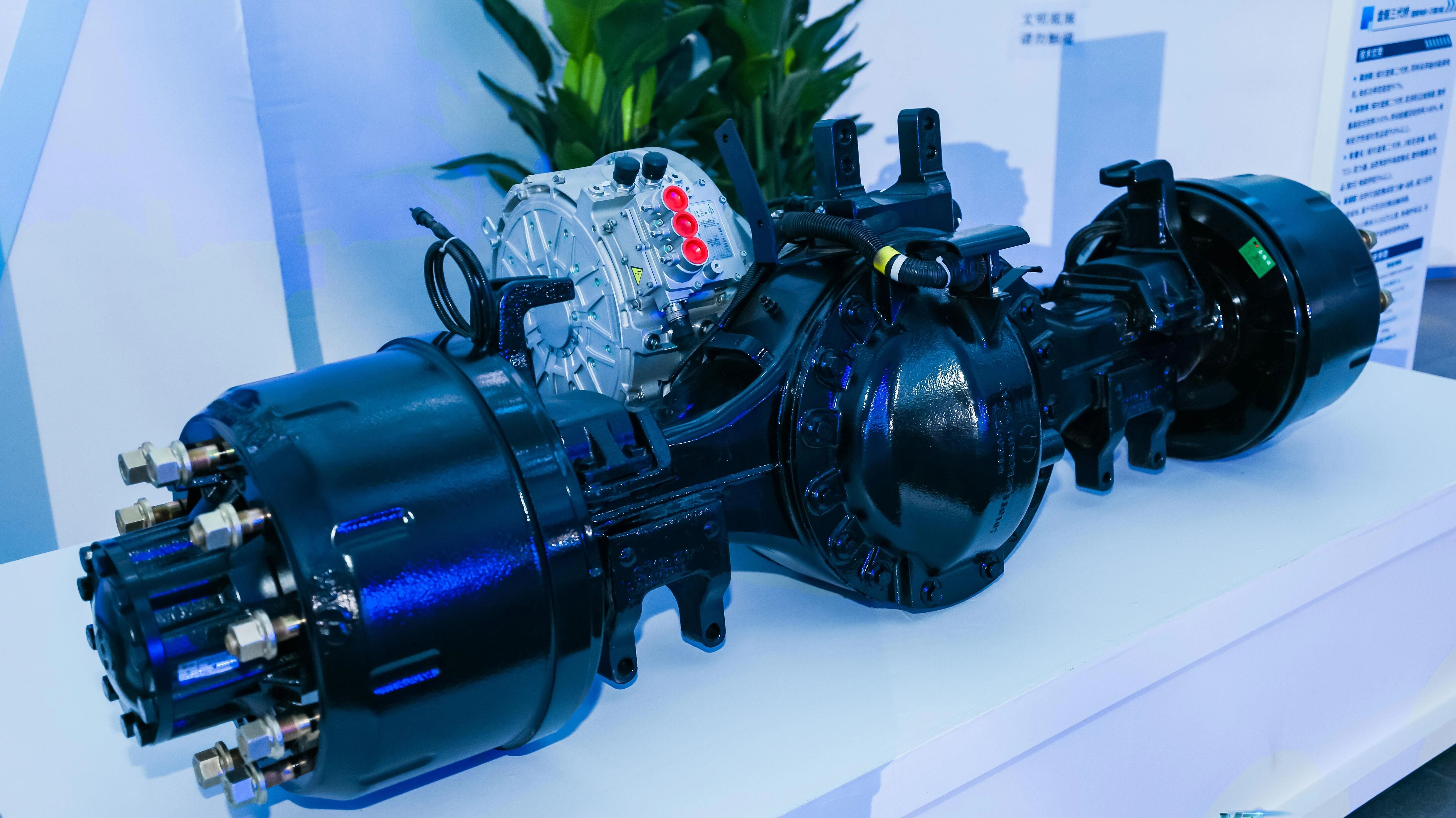 盘毂动力赋能犀重 X-Truck 全球首发 轴向磁通电驱桥引领换电重卡高效节能新时代