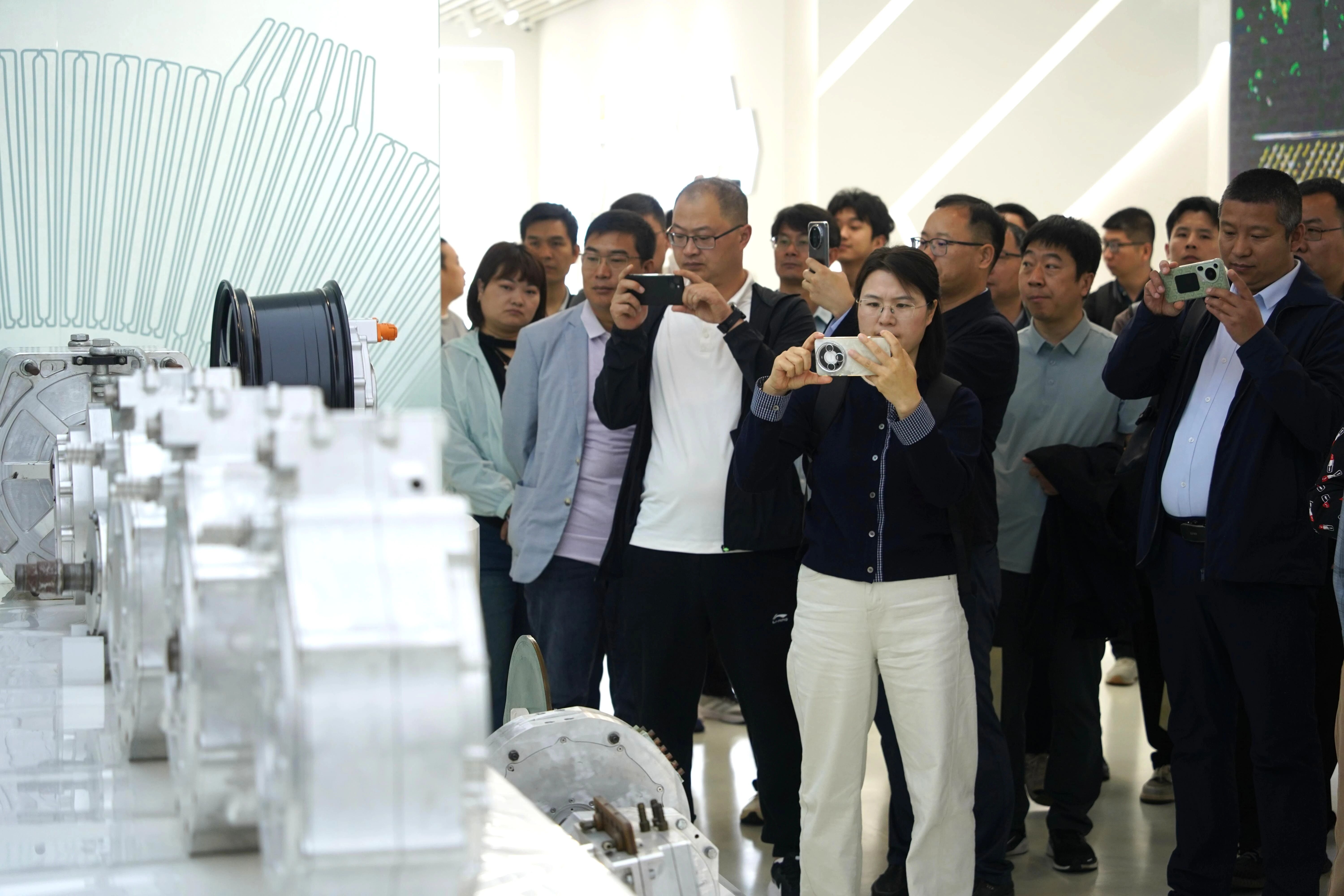 盘毂承办全国性农机标准研讨会 助力混合动力拖拉机产业规范化转型