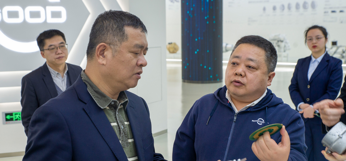 玉柴股份总裁吴其伟一行莅临盘毂考察调研
