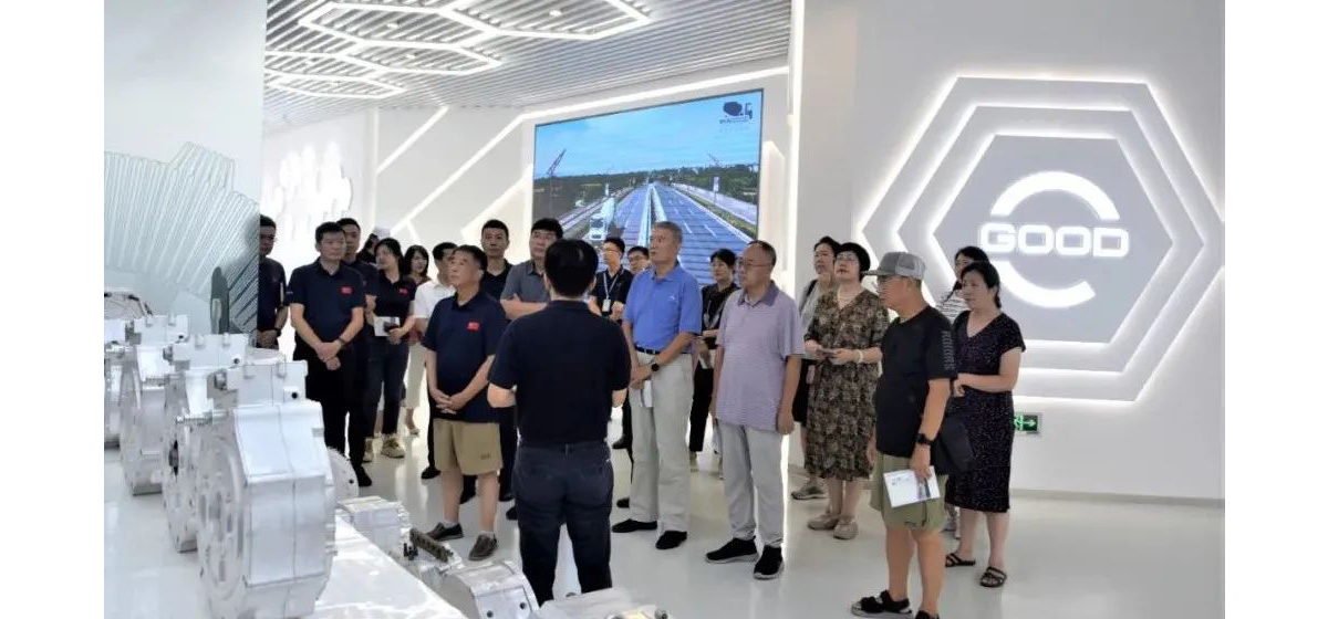 中国航天基金会“钱学森杰出贡献奖”院士专家走进盘毂